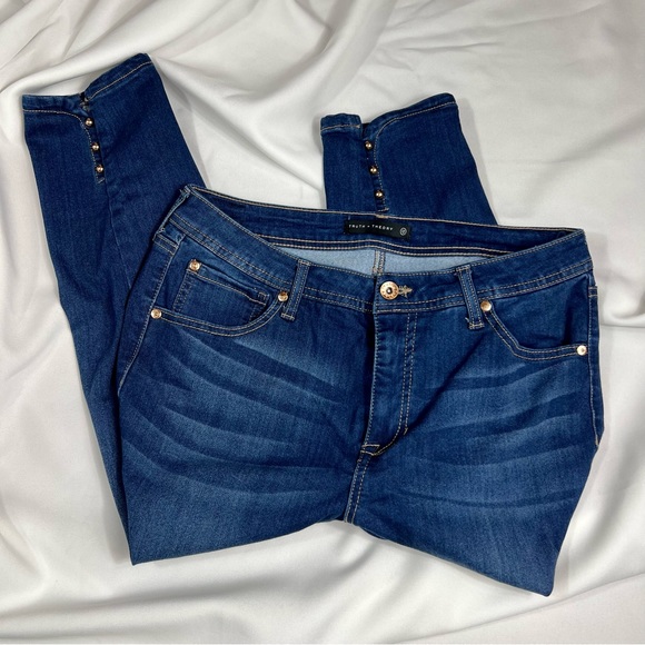 TRUTH + THEORY Cropped Whiskered Medium Dark Rivet Hem Jeans Size 12 - Picture 2 of 10